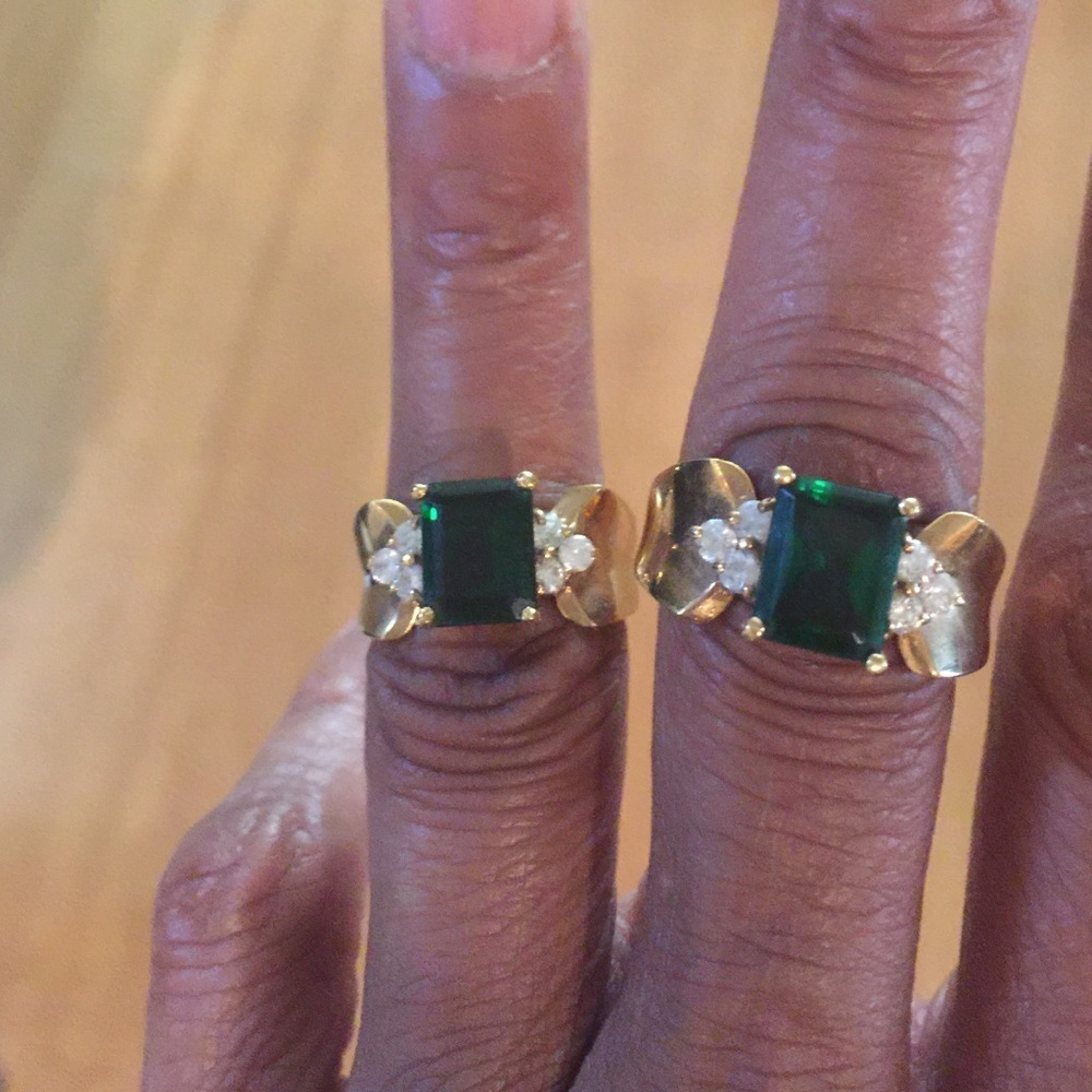 Fifth Avenue emerald stone & CZ Ring - Picture 2 of 5